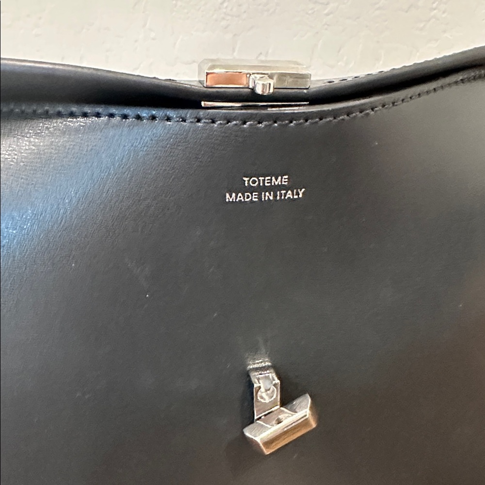 Toteme T-Lock Convertible Leather Clutch SHARK - Picture 8 of 11